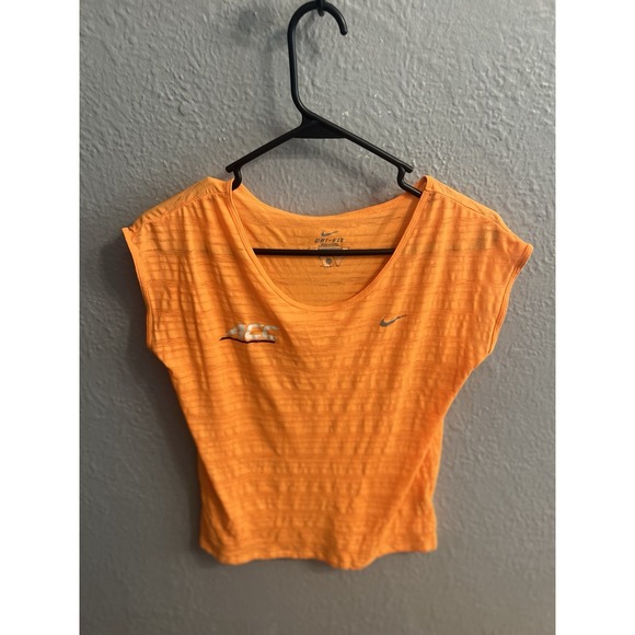 Nike Dri Fit Orange ACC Cropped Top Womens Size Medium VT - Picture 1 of 10